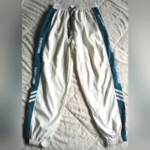 Kaikai unisex sport pants.